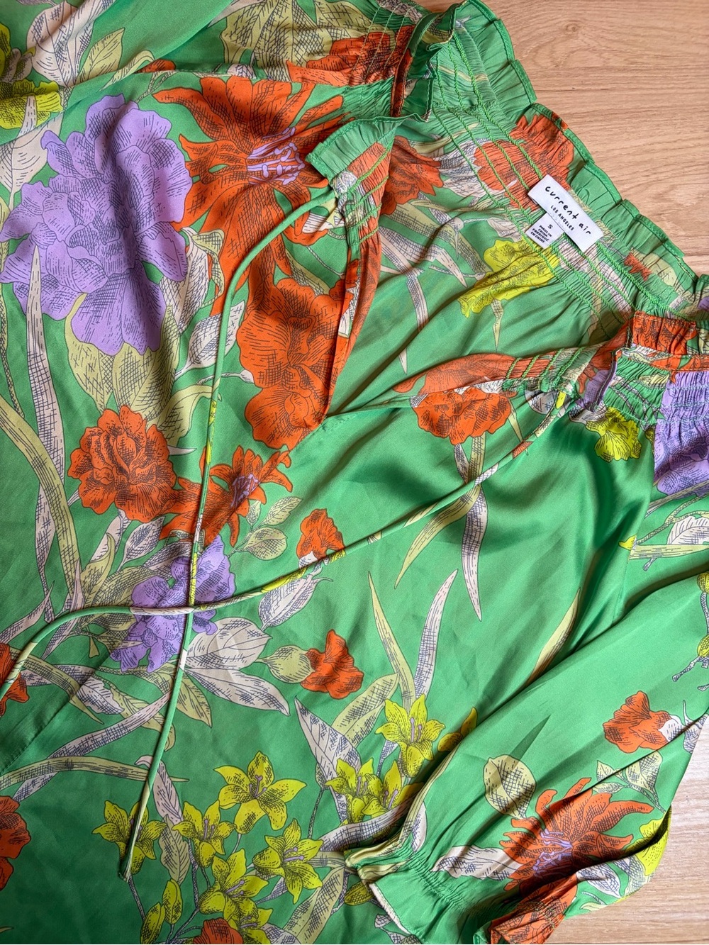 Current Air Los Angeles Green Floral Satin Smocked Neck Tie Blouse Top Small
